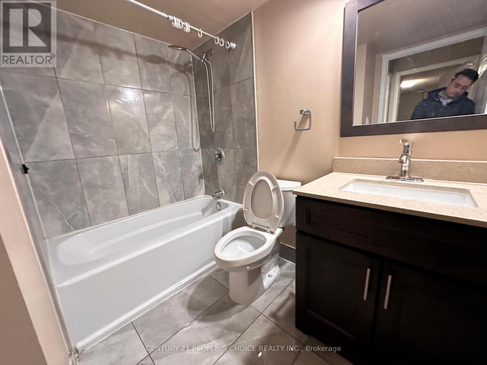 710 - 135 Hillcrest Avenue, Mississauga, Ontario  L5B 4B1 - Photo 8 - W12447772