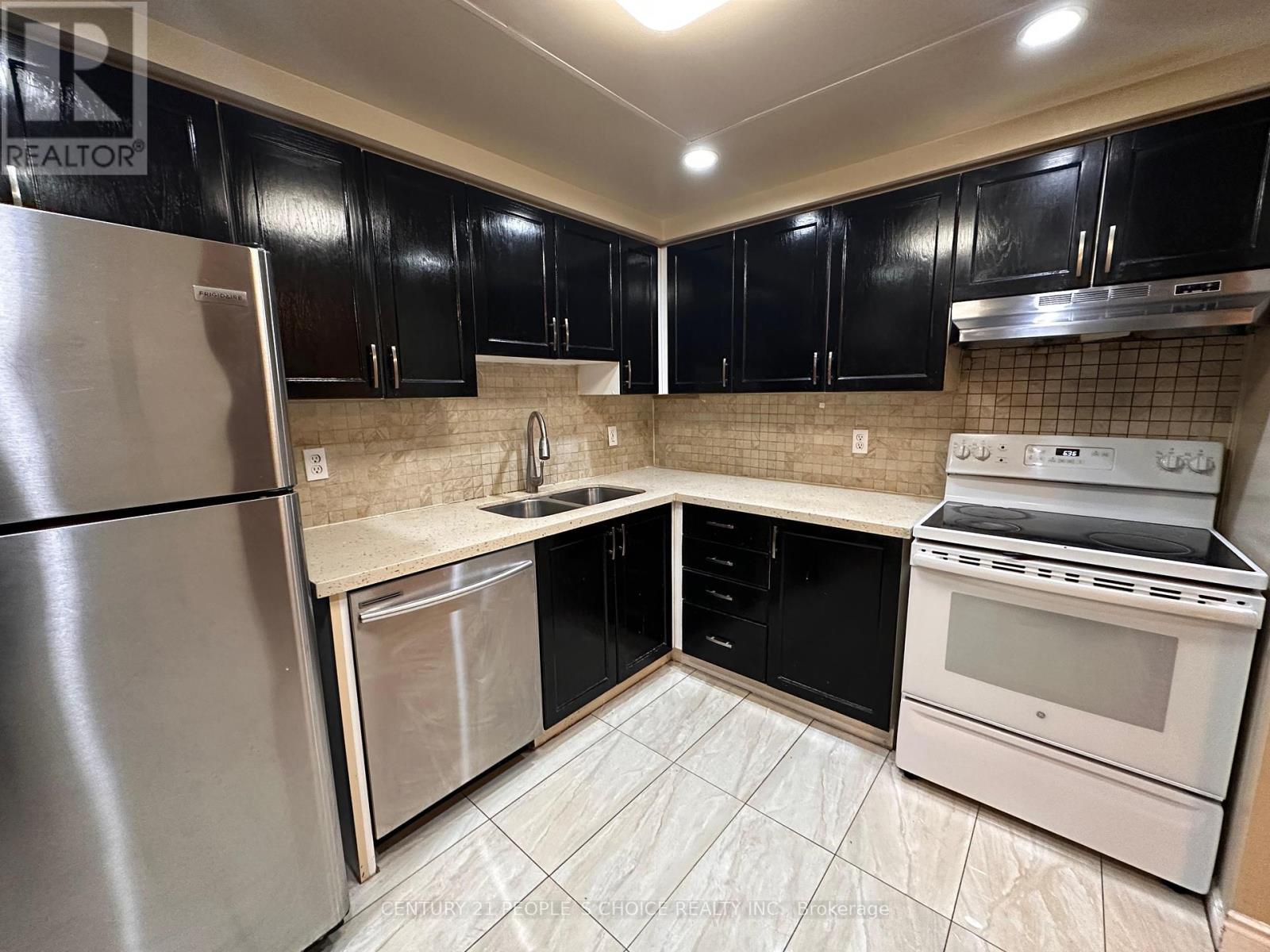 710 - 135 Hillcrest Avenue, Mississauga, Ontario  L5B 4B1 - Photo 6 - W12447772