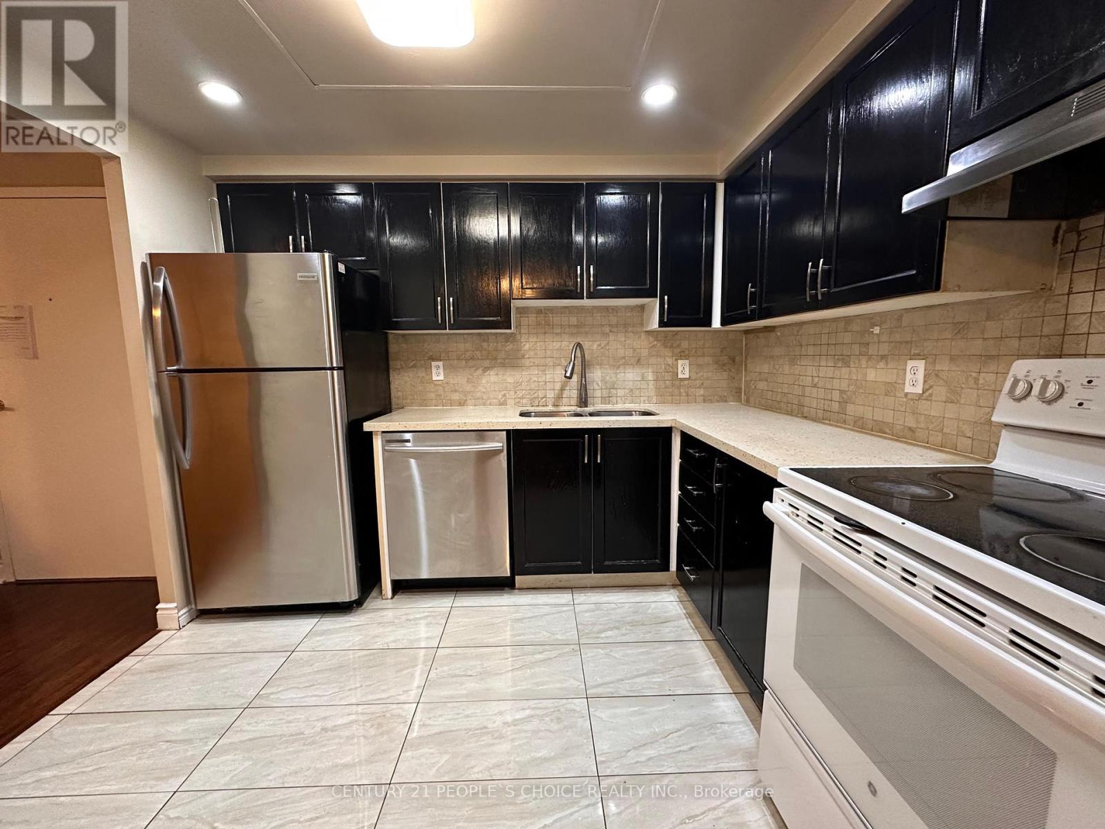 710 - 135 Hillcrest Avenue, Mississauga, Ontario  L5B 4B1 - Photo 4 - W12447772