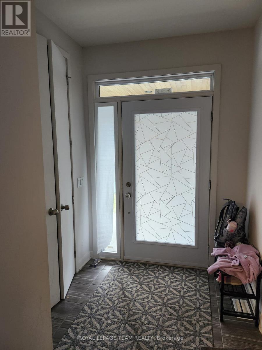 532 Tenor Ridge, Ottawa, Ontario  K4M 0P9 - Photo 2 - X12503316