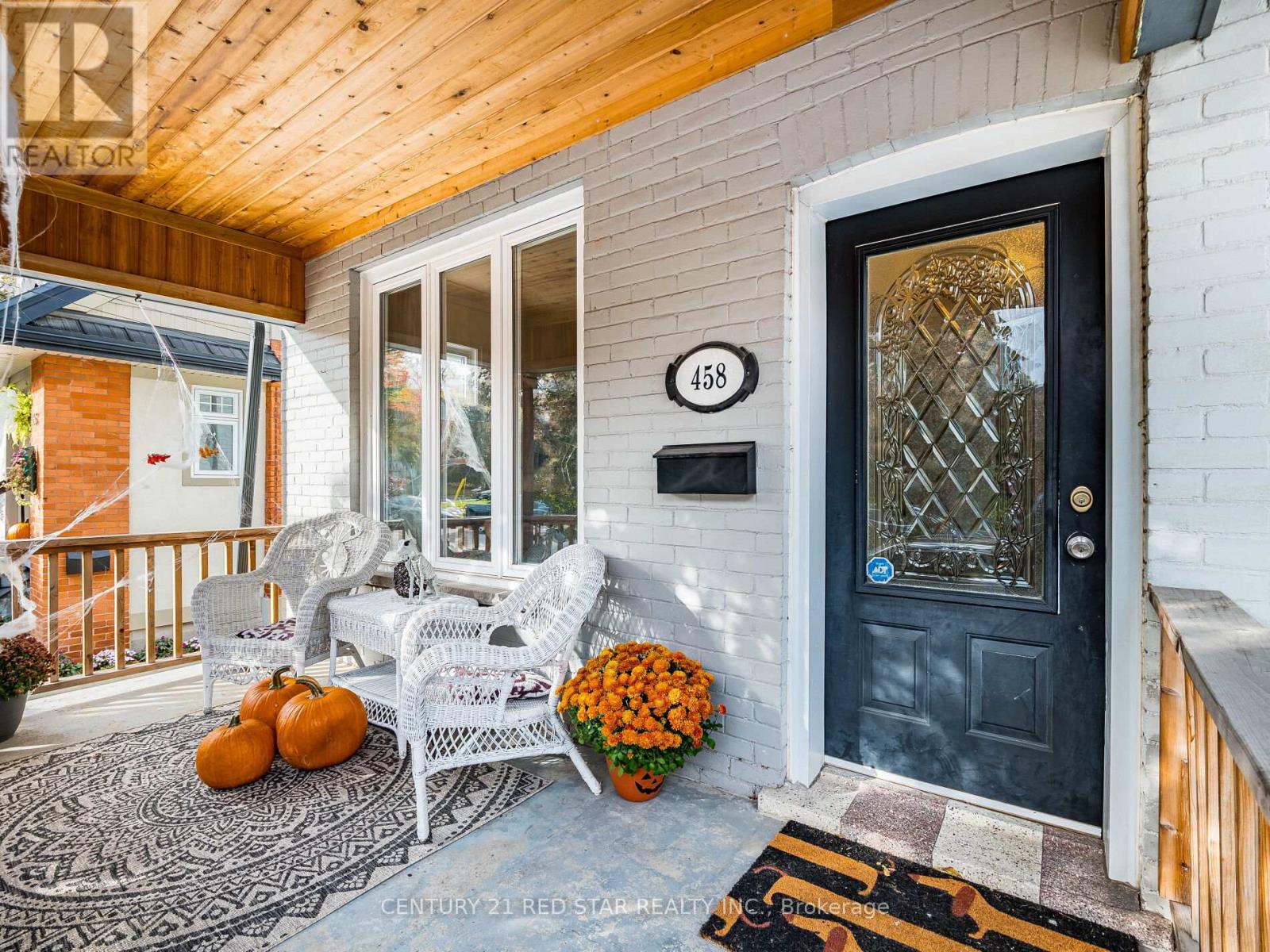 458 Dundurn Street S, Hamilton, Ontario  L8P 4L9 - Photo 3 - X12504924