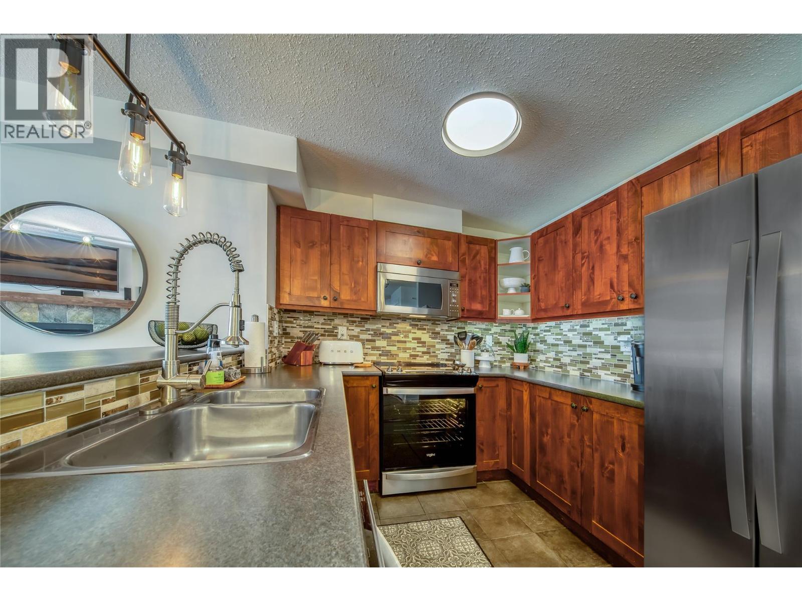 2070 Summit Drive Unit# 307, Panorama, British Columbia V0A 1T0 - Photo 11 - 10336355