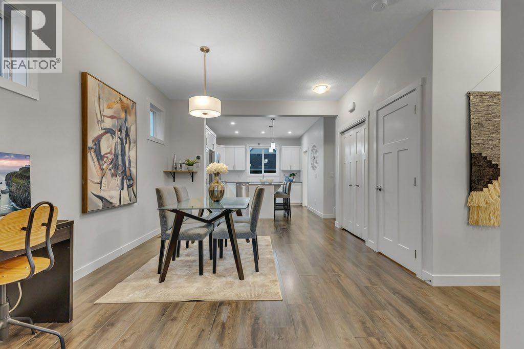 425 South Point Glen Sw, Airdrie, Alberta  T4B 4L1 - Photo 6 - A2259938