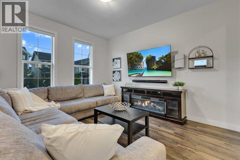 425 South Point Glen Sw, Airdrie, Alberta  T4B 4L1 - Photo 7 - A2259938