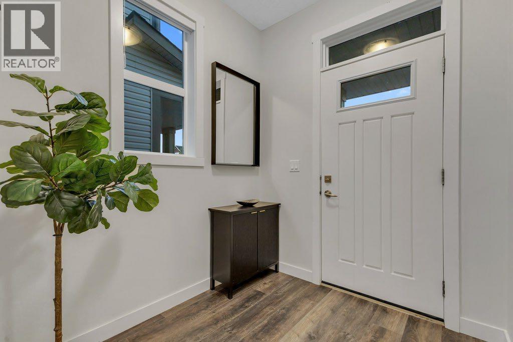 425 South Point Glen Sw, Airdrie, Alberta  T4B 4L1 - Photo 3 - A2259938