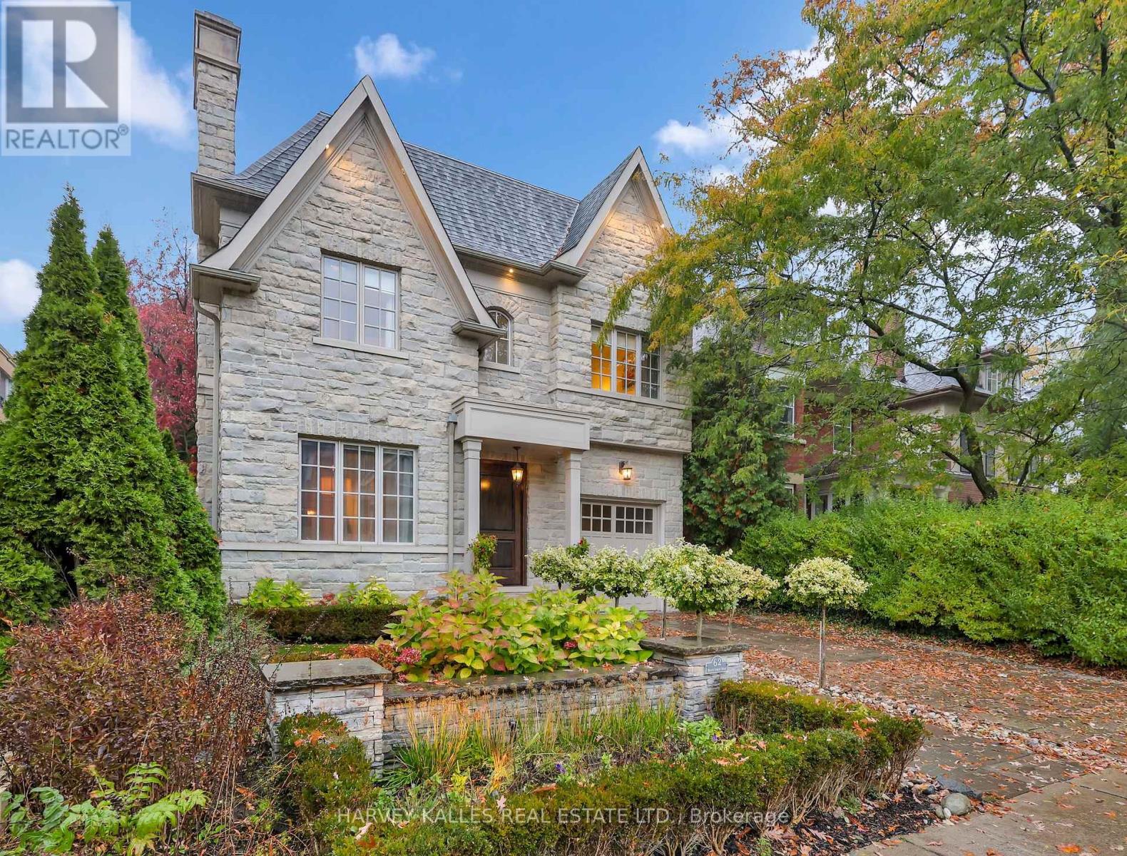 <div class="slider-price">$4,799,000</div><p>62 Heath Street W, Toronto, Ontario</p>