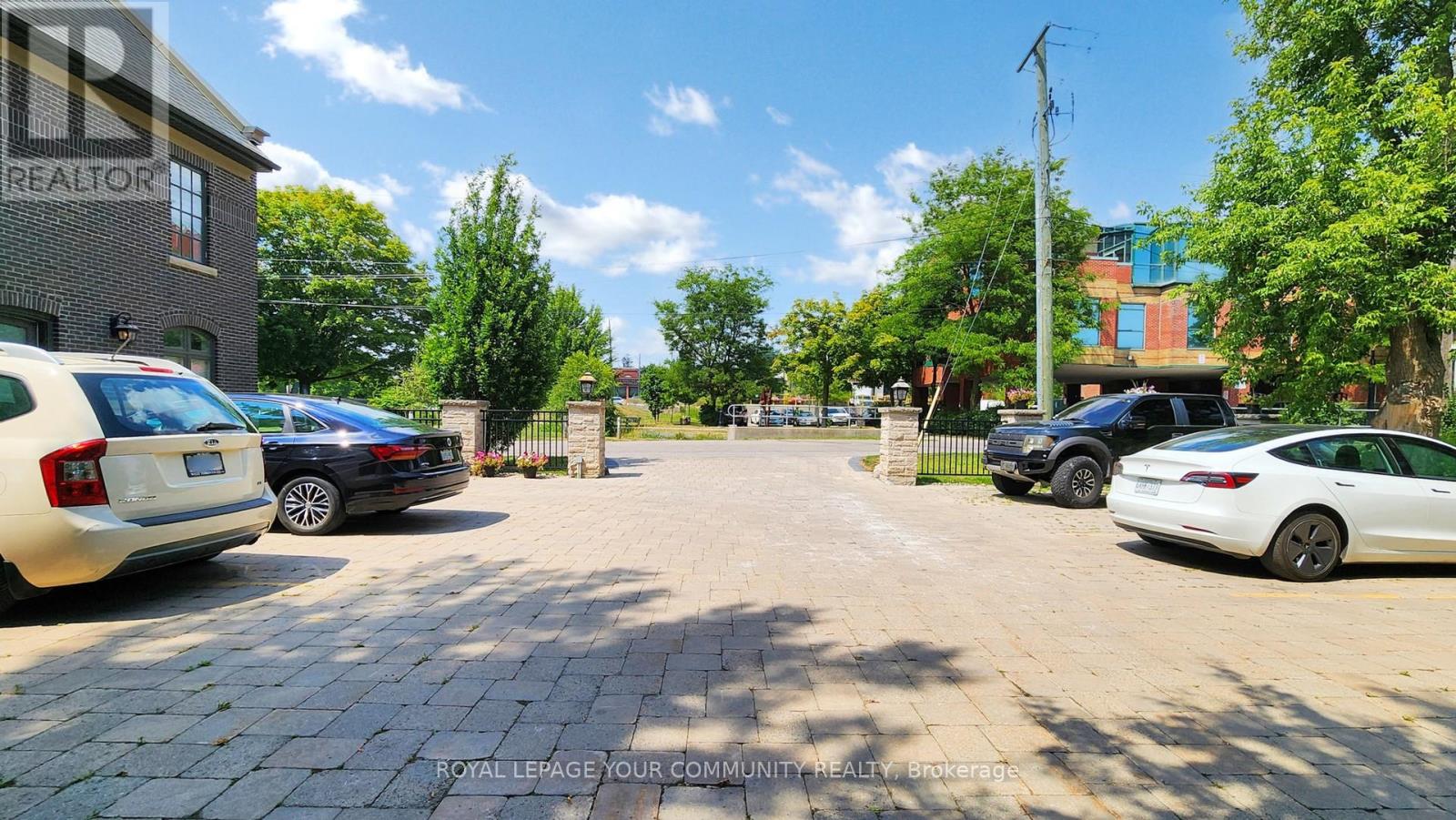 42 Somerville Street, Whitchurch-Stouffville, Ontario  L4A 1G6 - Photo 3 - N12437375