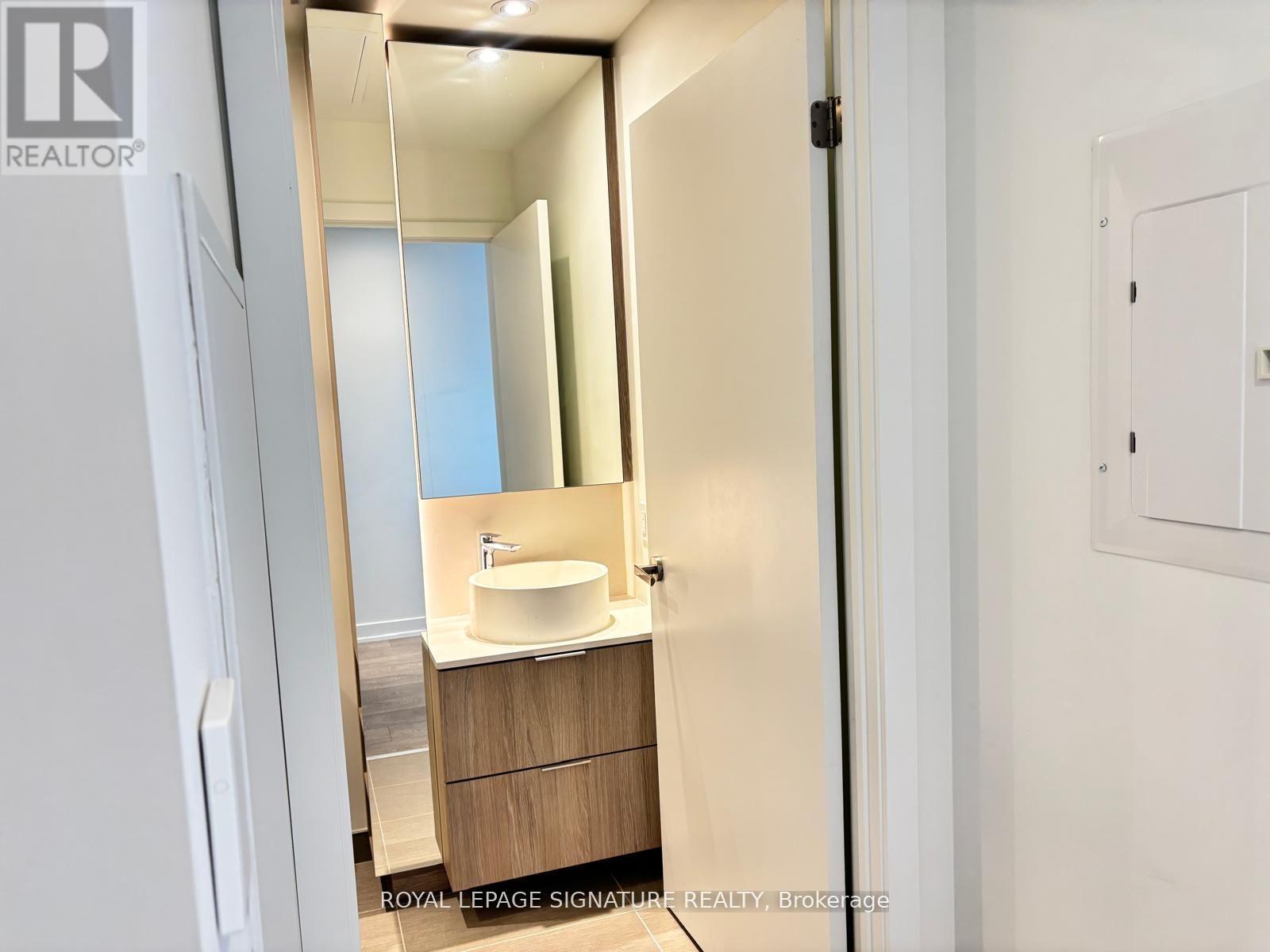 721 - 28 Ann Street, Mississauga, Ontario  L5G 0E1 - Photo 7 - W12504430