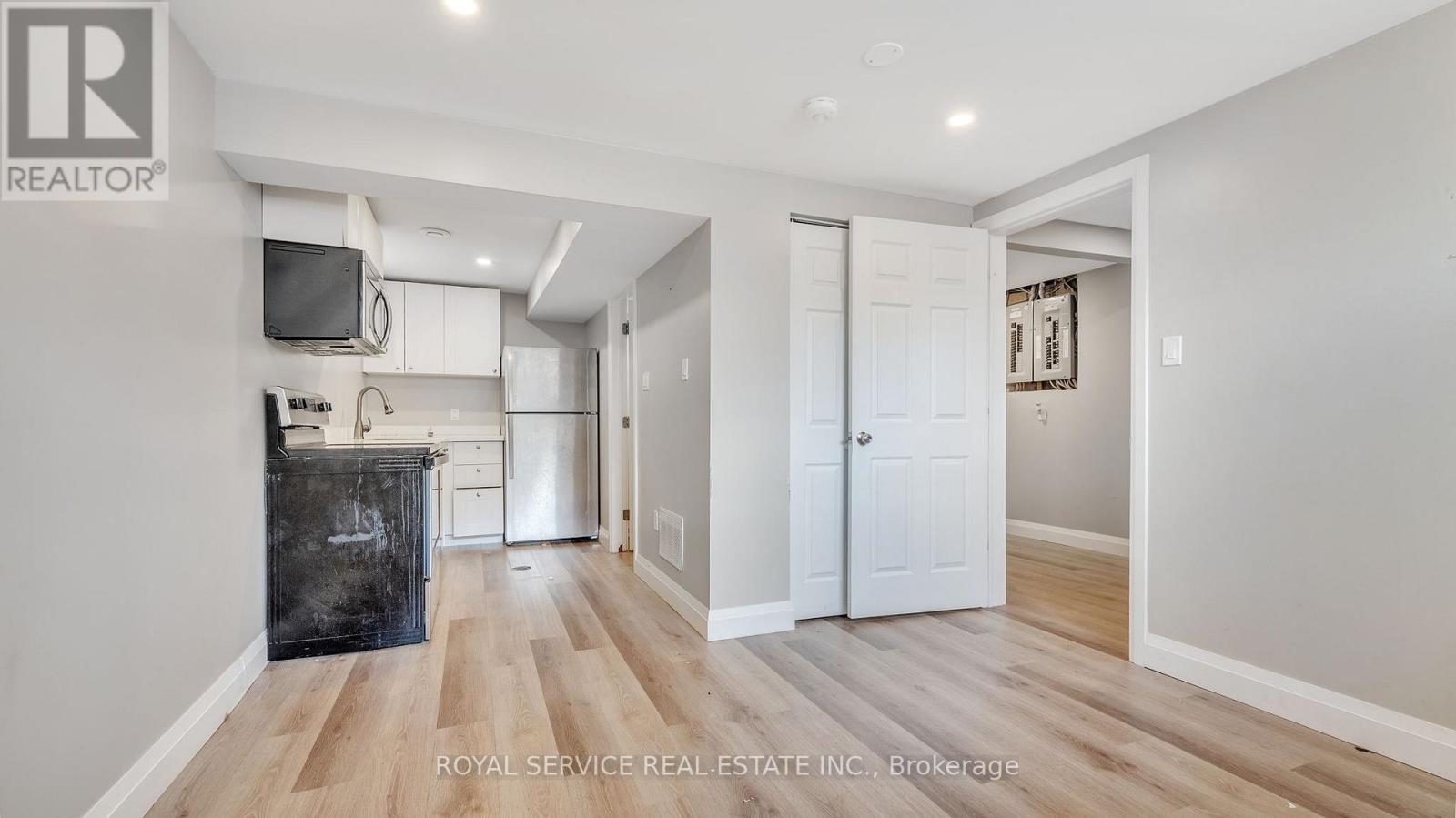 Property at 86 PARK ROAD S image 5