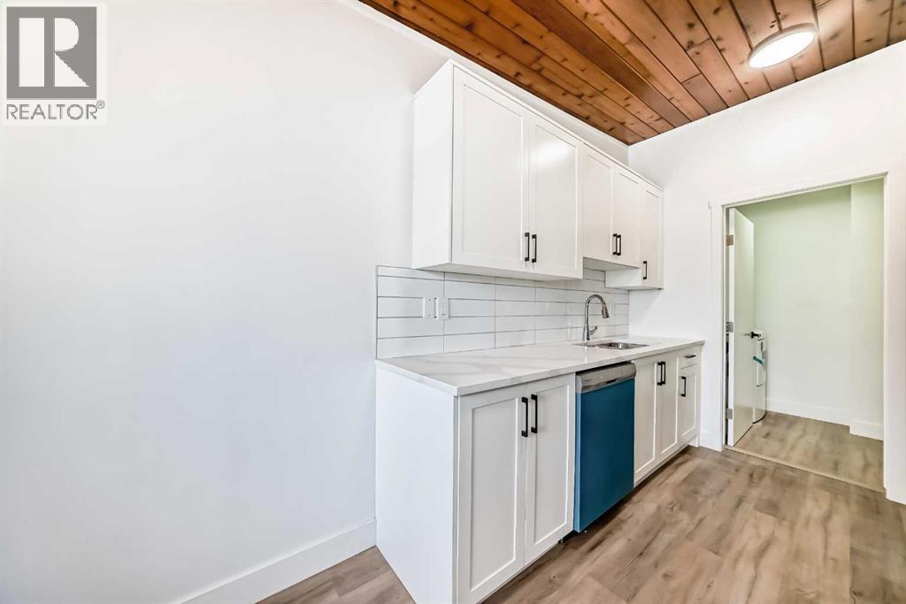 B, 1415 44 Street Se, Calgary, Alberta T2A 5E6 - Photo 2 - A2231447