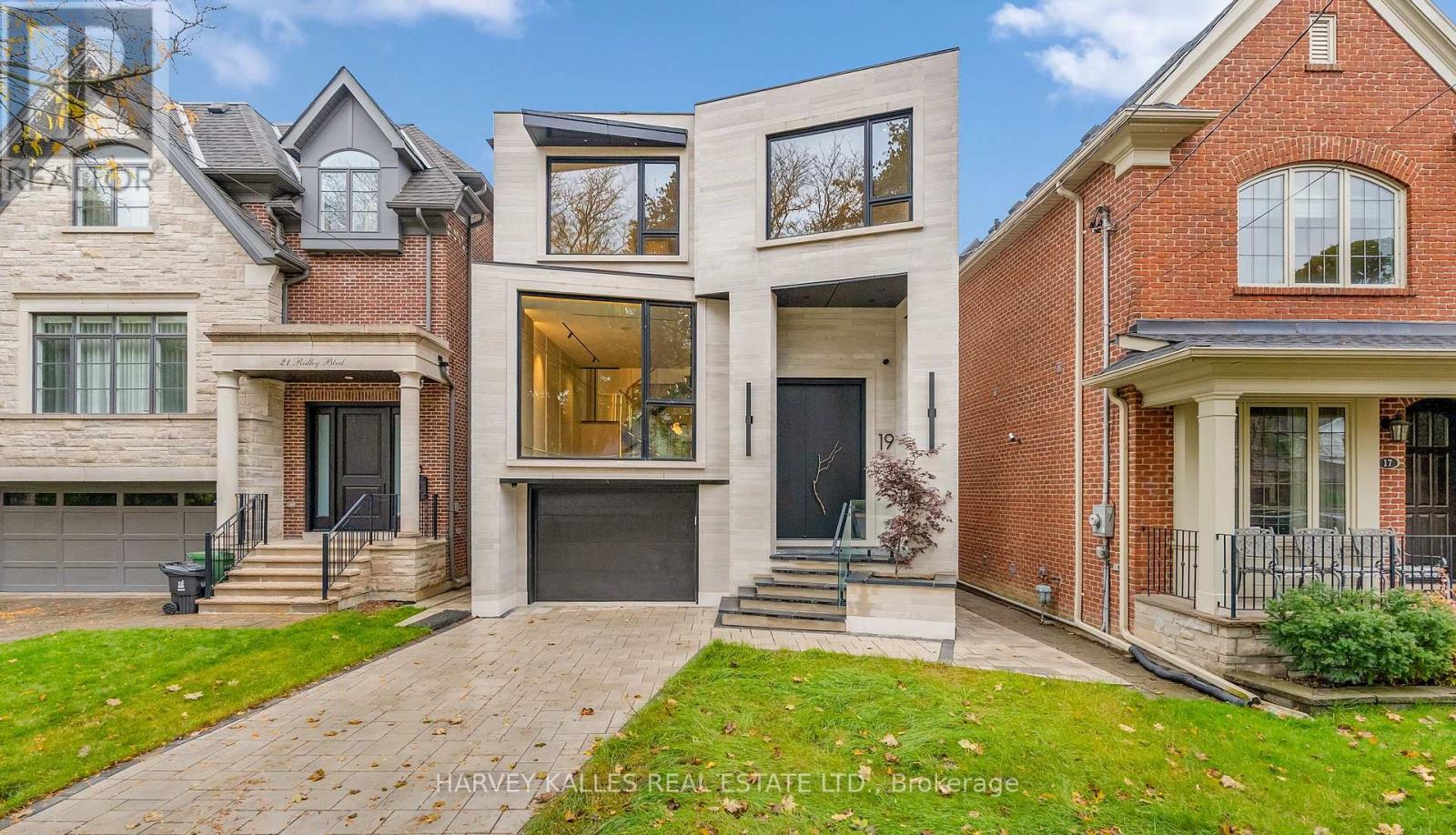 19 RIDLEY BOULEVARD, Toronto, Ontario