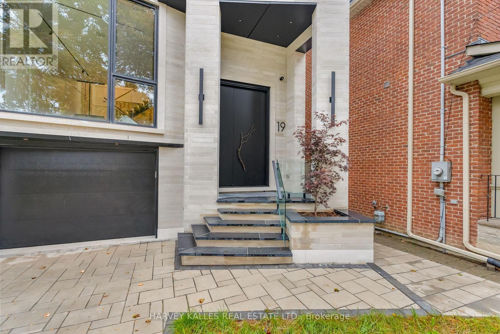 19 Ridley Boulevard, Toronto, Ontario  M5M 3L1 - Photo 2 - C12505046