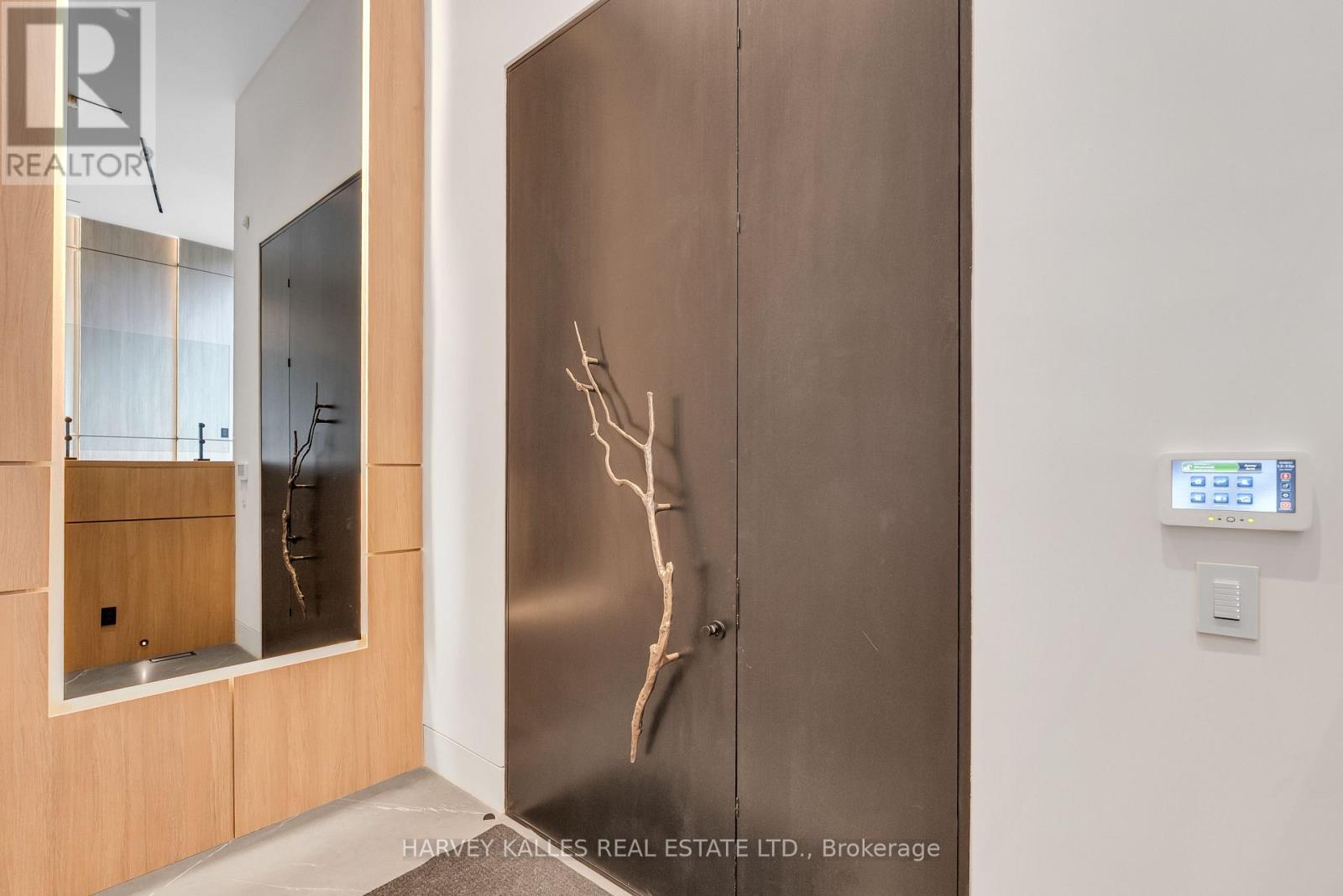 19 Ridley Boulevard, Toronto, Ontario  M5M 3L1 - Photo 3 - C12505046