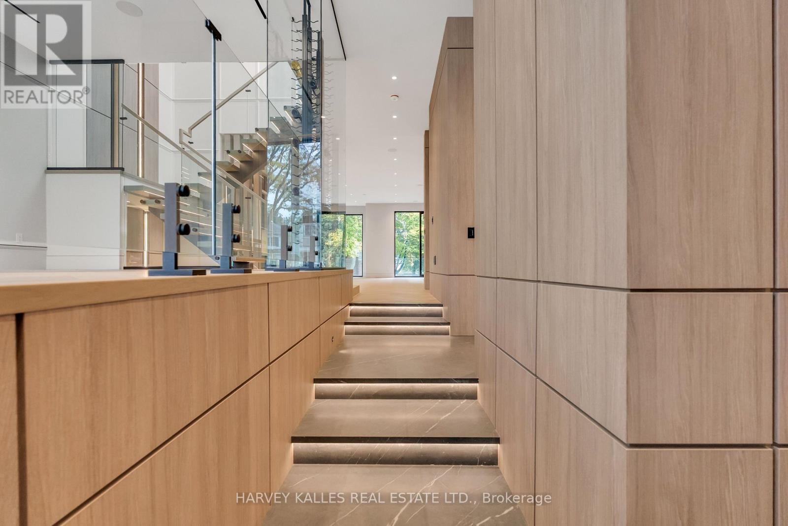 19 Ridley Boulevard, Toronto, Ontario  M5M 3L1 - Photo 4 - C12505046