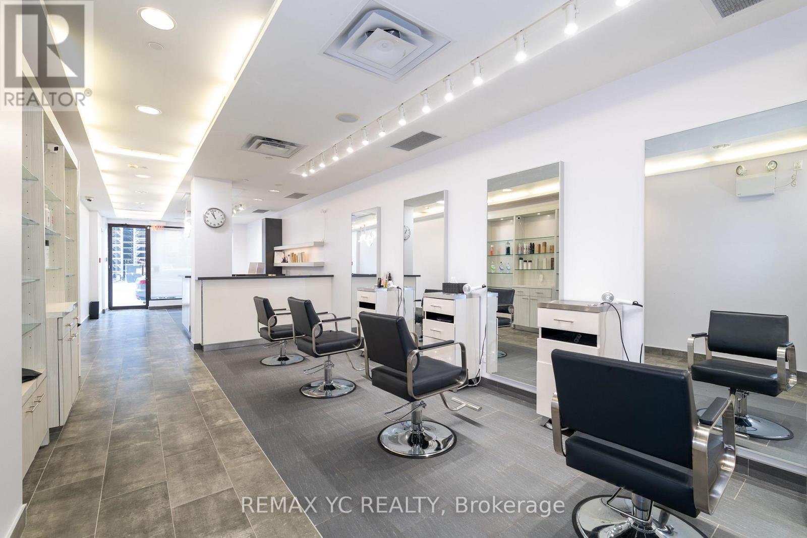 2409 Yonge Street, Toronto, Ontario  M4P 2E7 - Photo 16 - C12505118