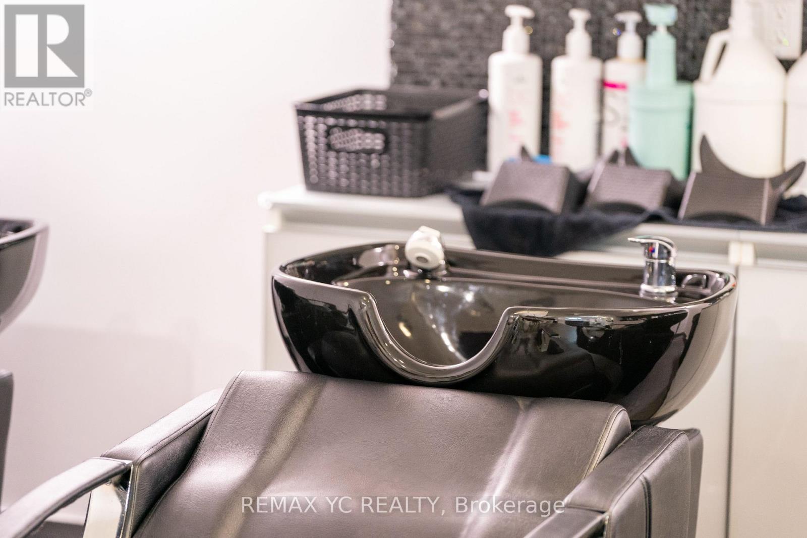 2409 Yonge Street, Toronto, Ontario  M4P 2E7 - Photo 21 - C12505118