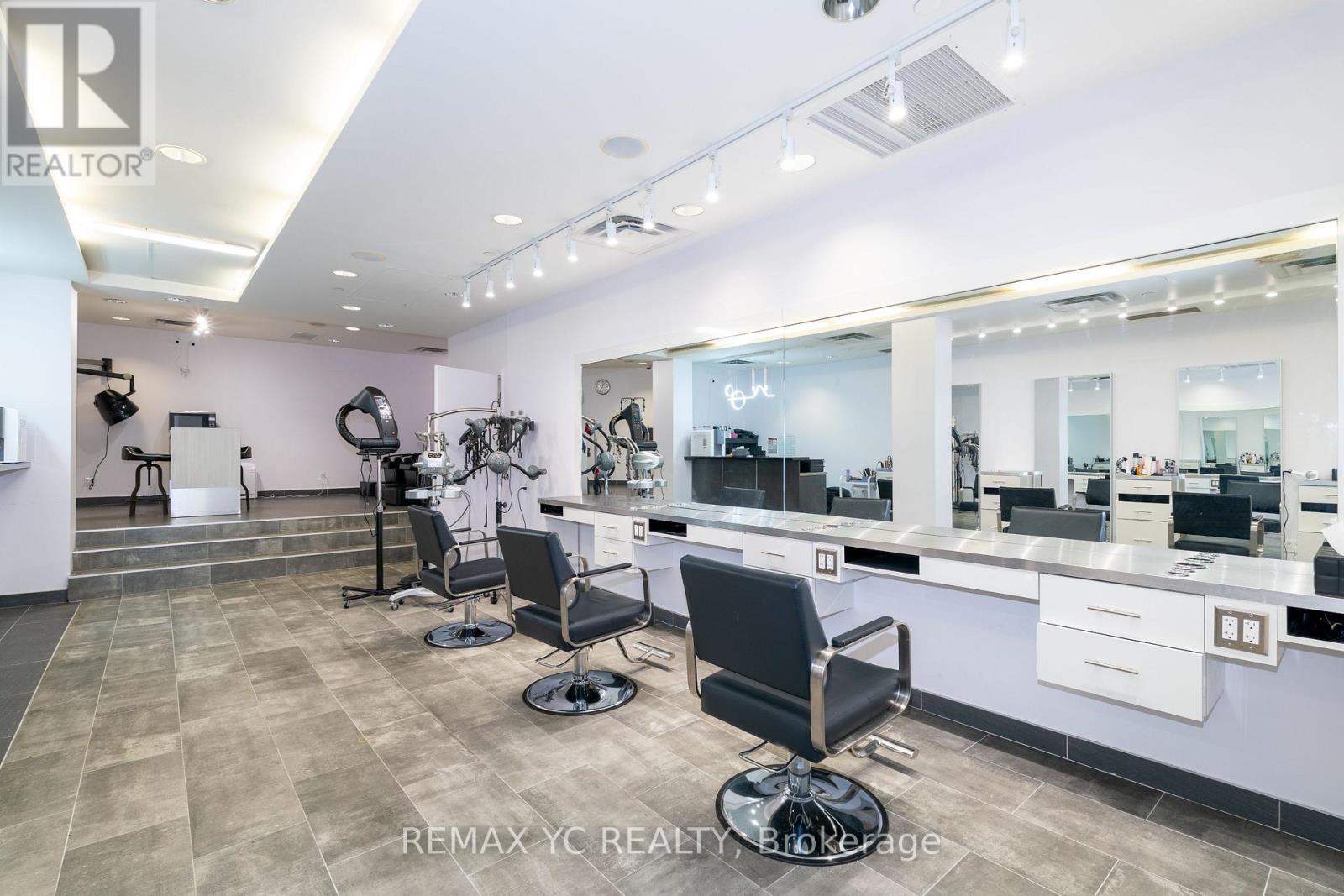 2409 Yonge Street, Toronto, Ontario  M4P 2E7 - Photo 5 - C12505118