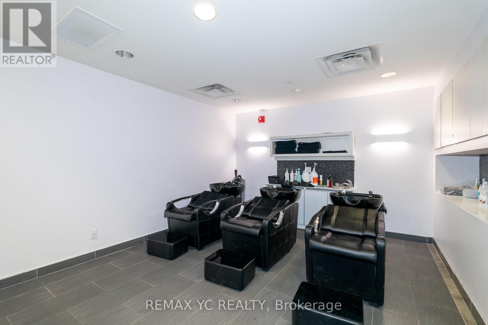 2409 Yonge Street, Toronto, Ontario  M4P 2E7 - Photo 7 - C12505118
