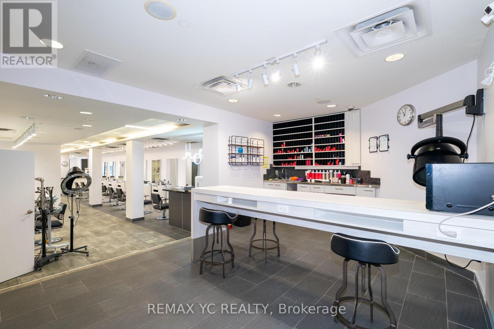 2409 Yonge Street, Toronto, Ontario  M4P 2E7 - Photo 9 - C12505118