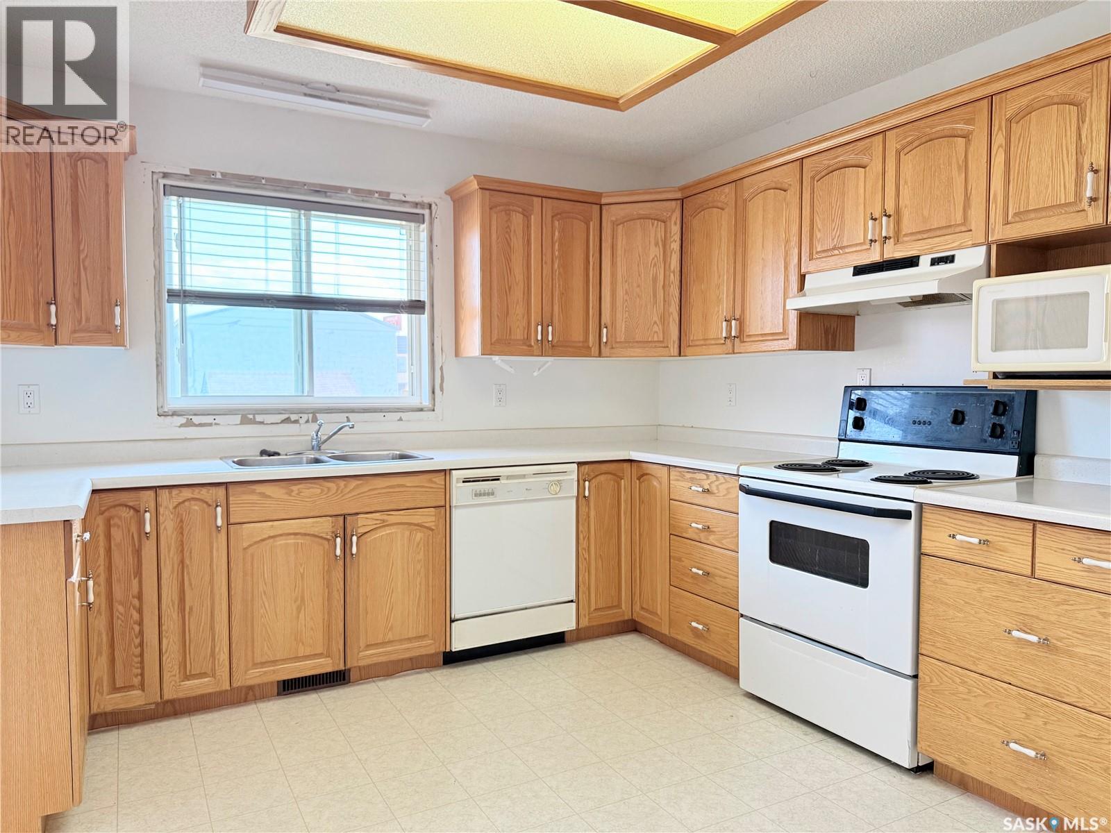 100 1st Avenue N, Lucky Lake, Saskatchewan  S0L 1Z0 - Photo 16 - SK022305