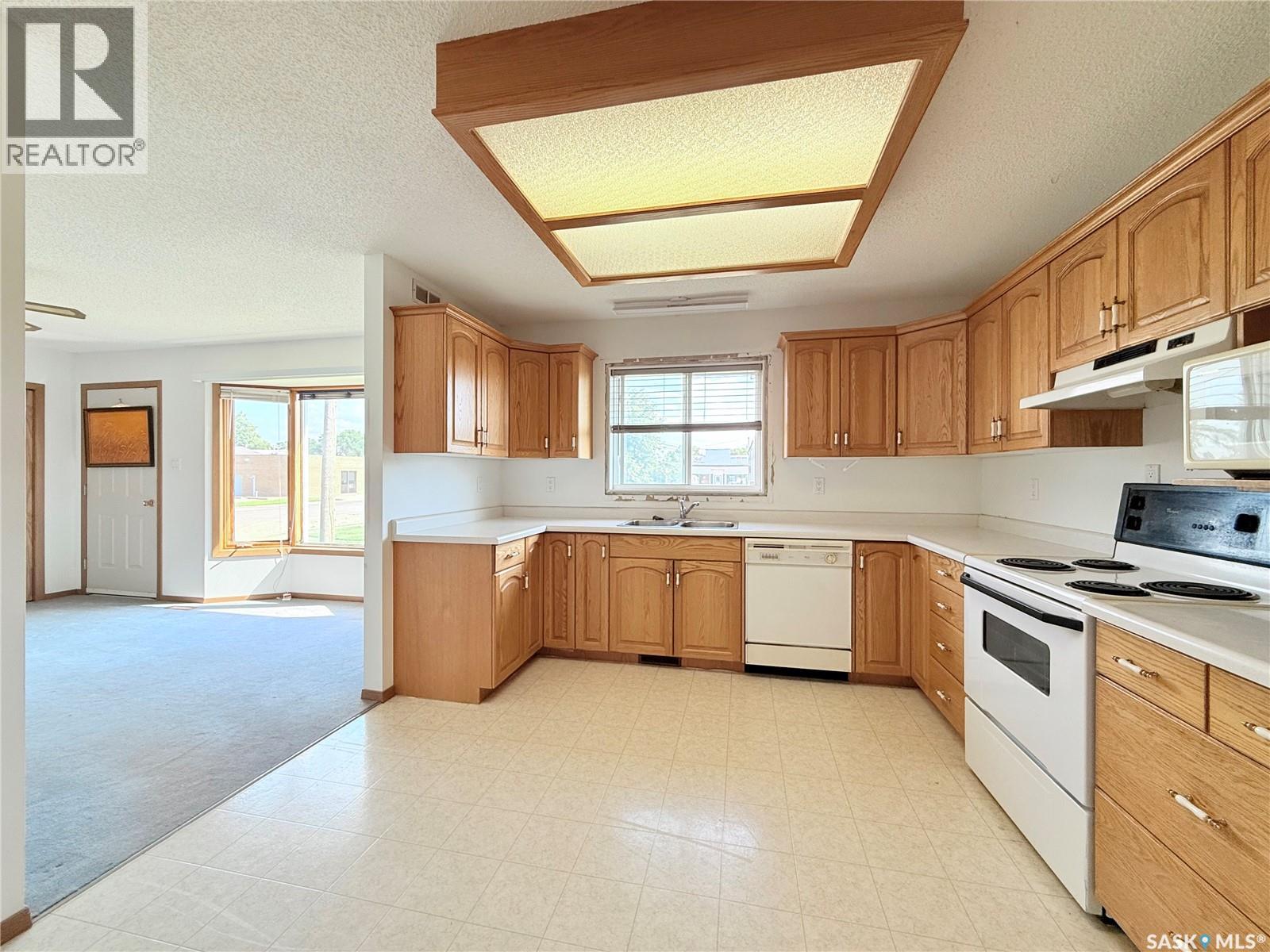 100 1st Avenue N, Lucky Lake, Saskatchewan  S0L 1Z0 - Photo 18 - SK022305