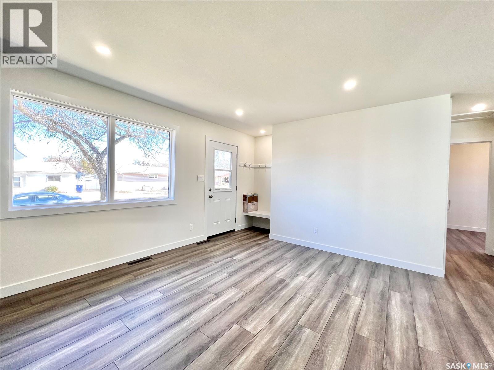 318 Mctavish Street, Outlook, Saskatchewan  S0L 2N0 - Photo 8 - SK022300