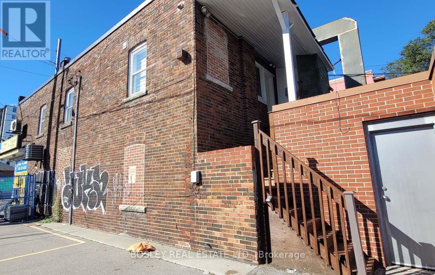 Upper - 1023 Pape Avenue, Toronto, Ontario  M4K 3W1 - Photo 14 - E12505130