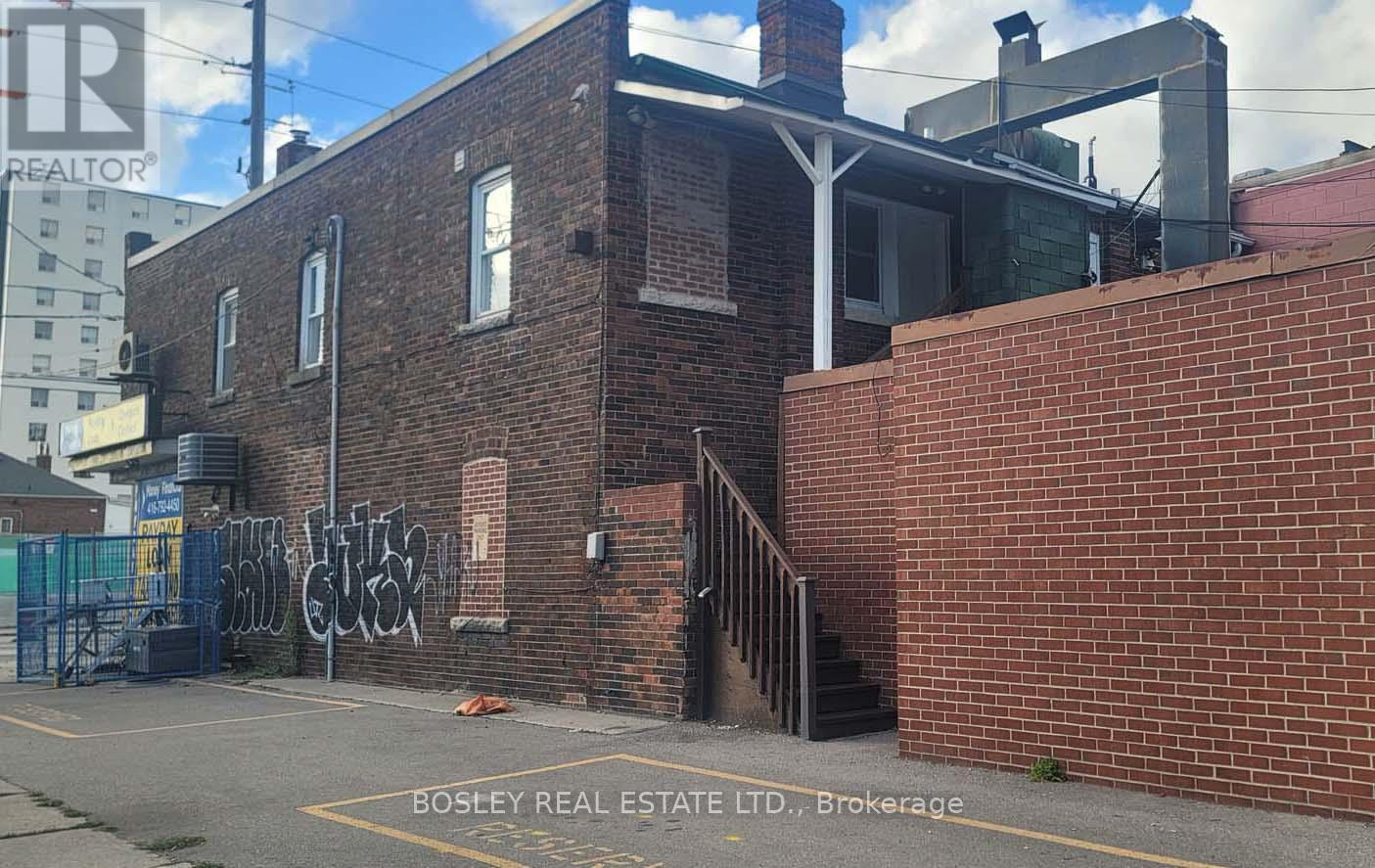 Upper - 1023 Pape Avenue, Toronto, Ontario  M4K 3W1 - Photo 15 - E12505130