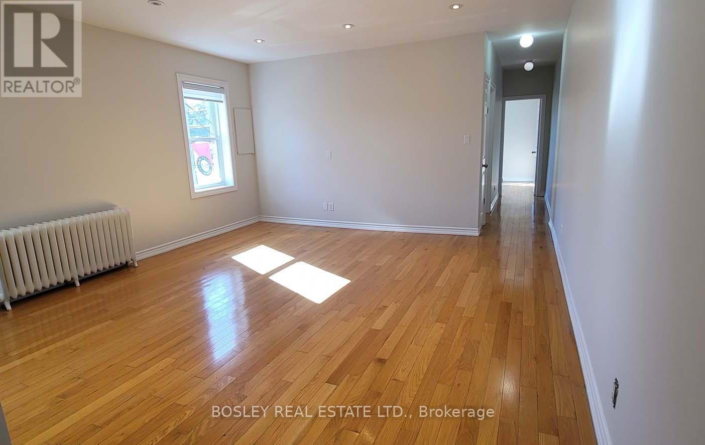 Upper - 1023 Pape Avenue, Toronto, Ontario  M4K 3W1 - Photo 2 - E12505130