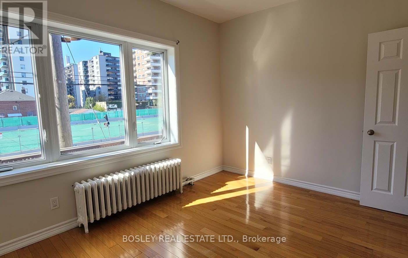 Upper - 1023 Pape Avenue, Toronto, Ontario  M4K 3W1 - Photo 9 - E12505130