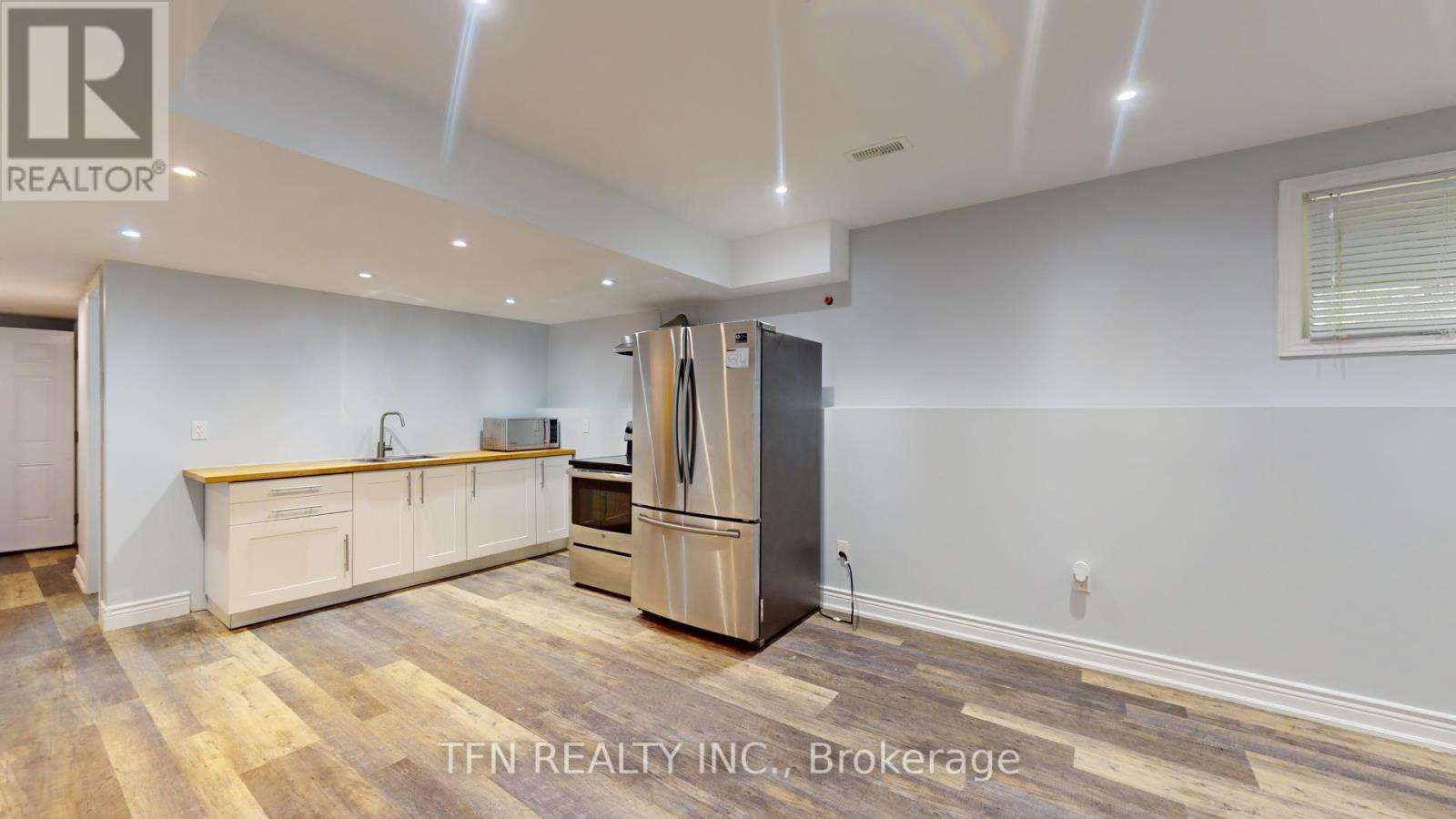 Lower - 1048 Gilmore Avenue, Innisfil (Lefroy), Ontario  L0L 1W0 - Photo 3 - N12505174