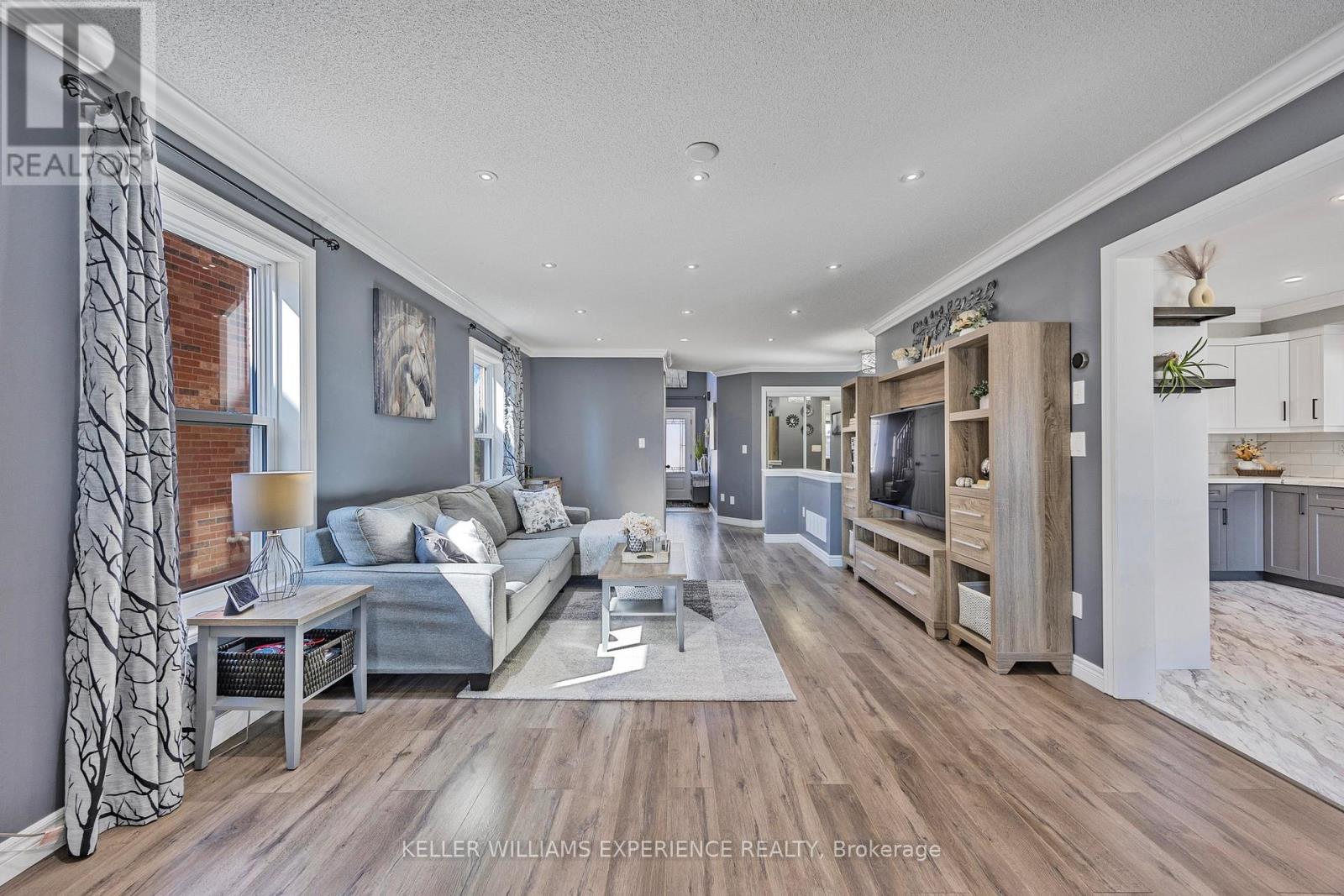 72 Lake Crescent, Barrie (Holly), Ontario  L4N 6A6 - Photo 4 - S12504992