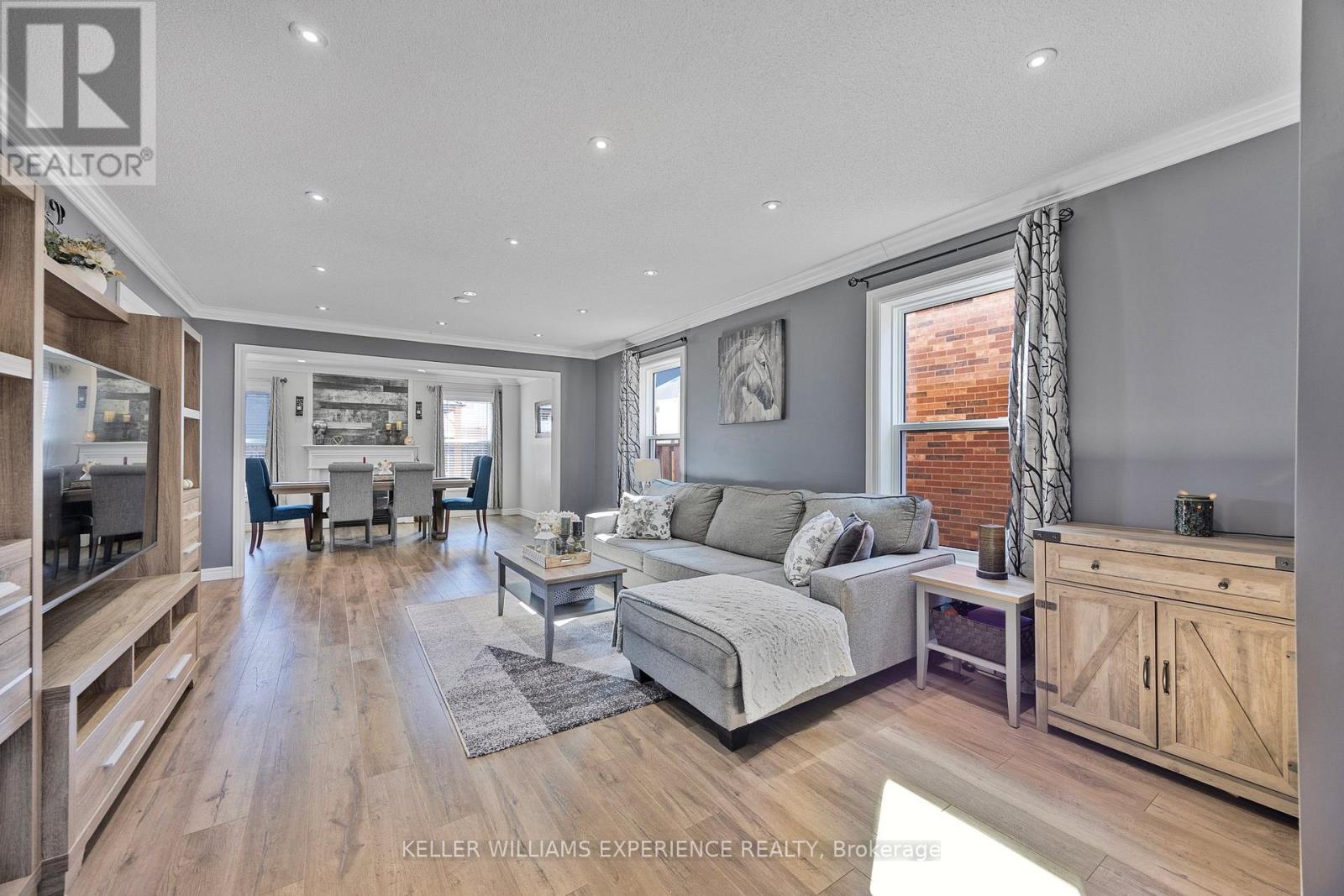 72 Lake Crescent, Barrie (Holly), Ontario  L4N 6A6 - Photo 5 - S12504992