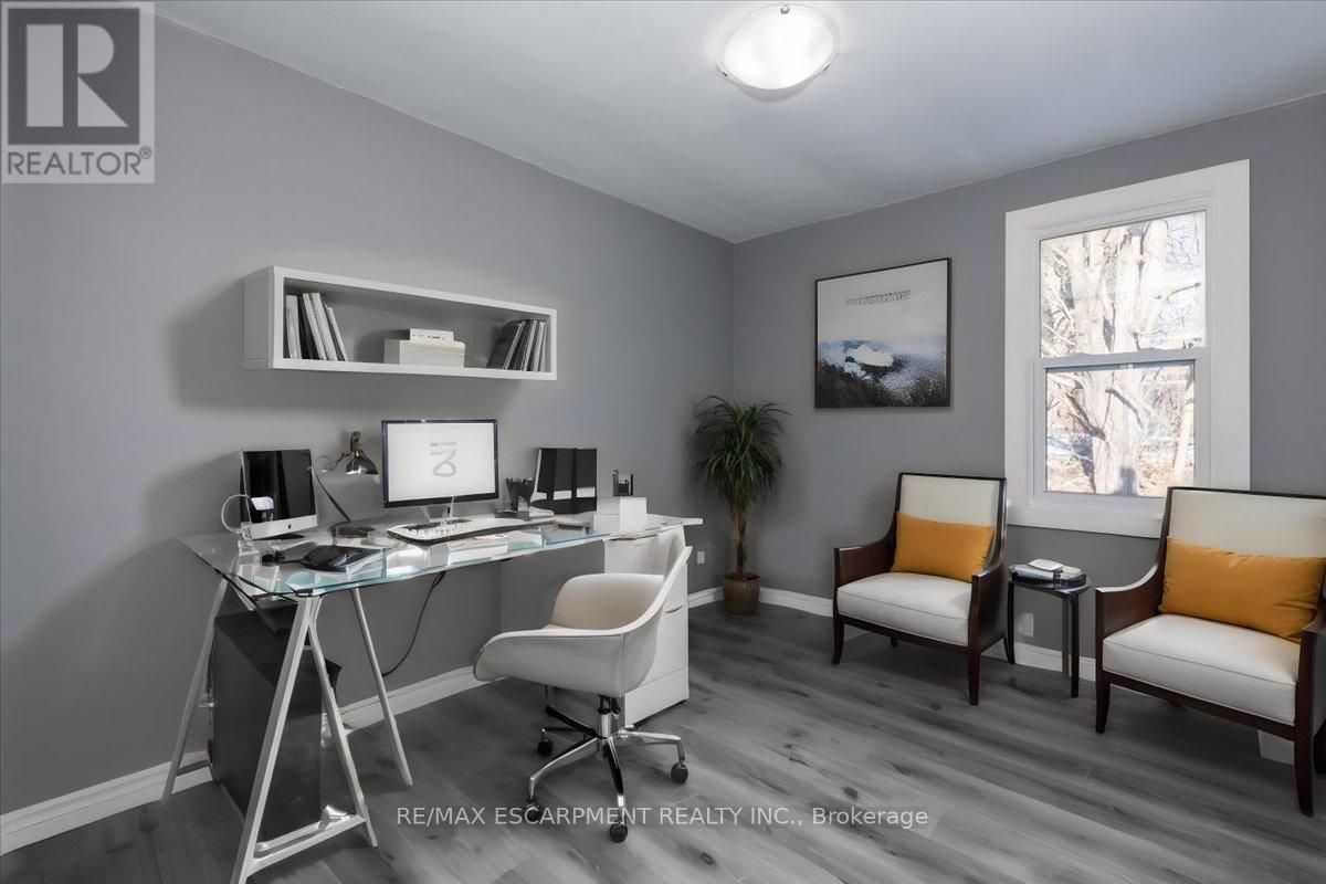 Main - 210 Owen Street, Barrie (Wellington), Ontario  L4M 3J2 - Photo 11 - S12505092