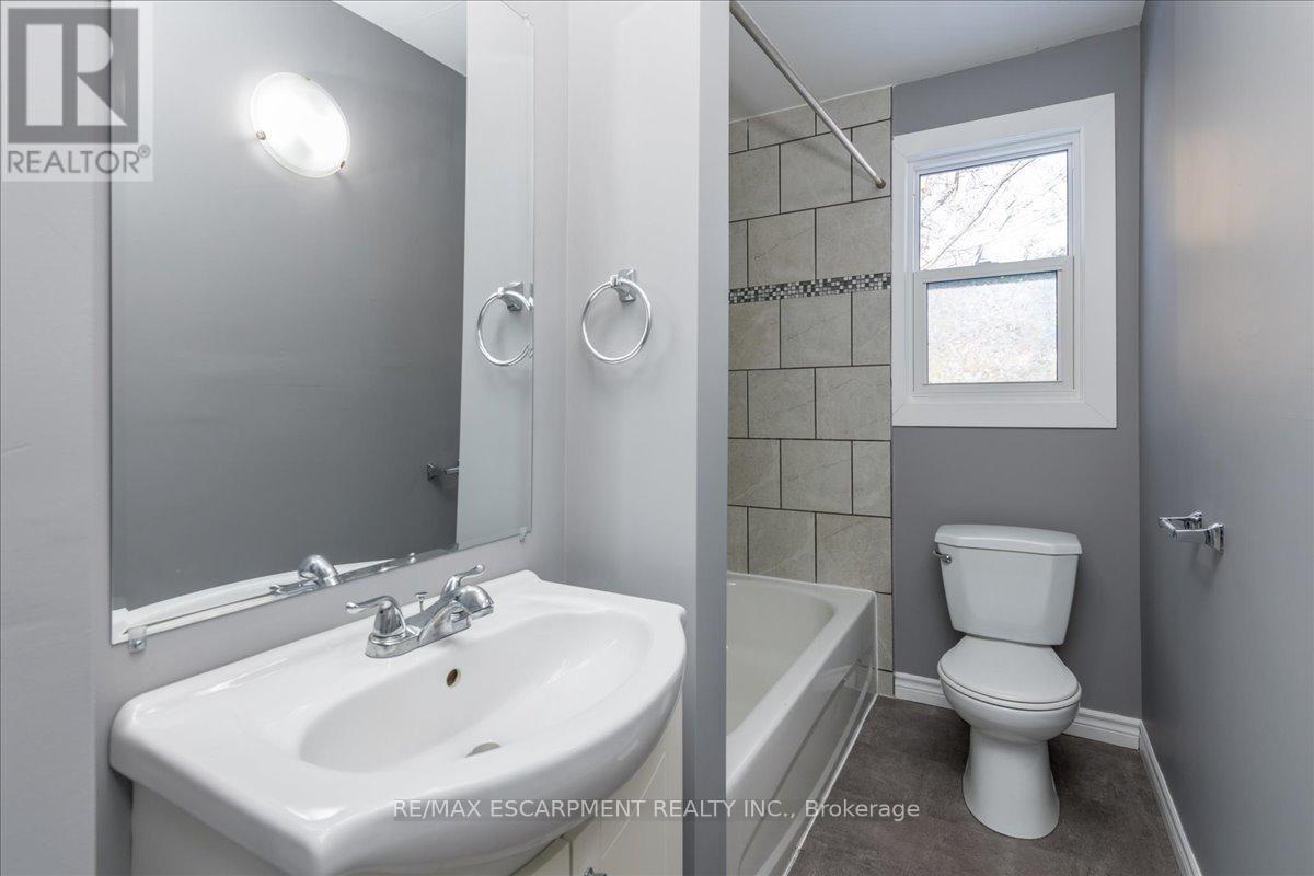 Main - 210 Owen Street, Barrie (Wellington), Ontario  L4M 3J2 - Photo 12 - S12505092