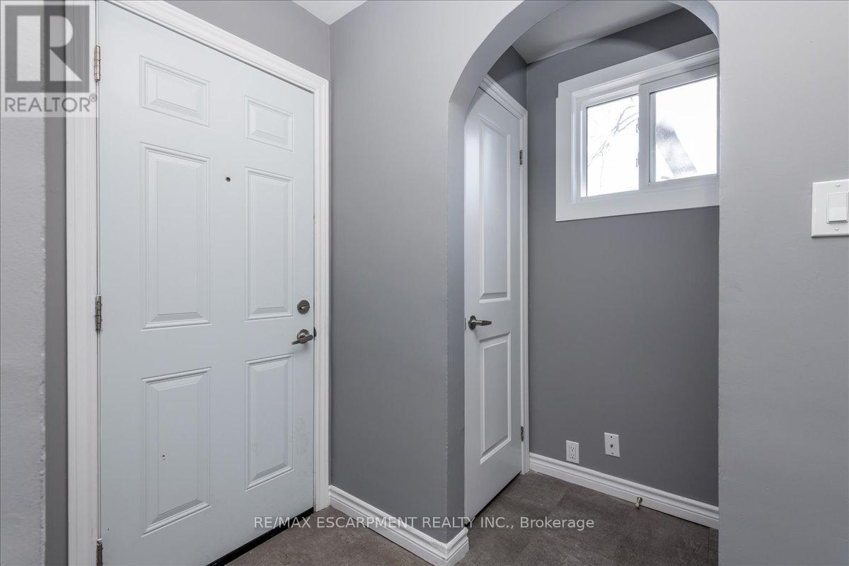 Main - 210 Owen Street, Barrie (Wellington), Ontario  L4M 3J2 - Photo 3 - S12505092