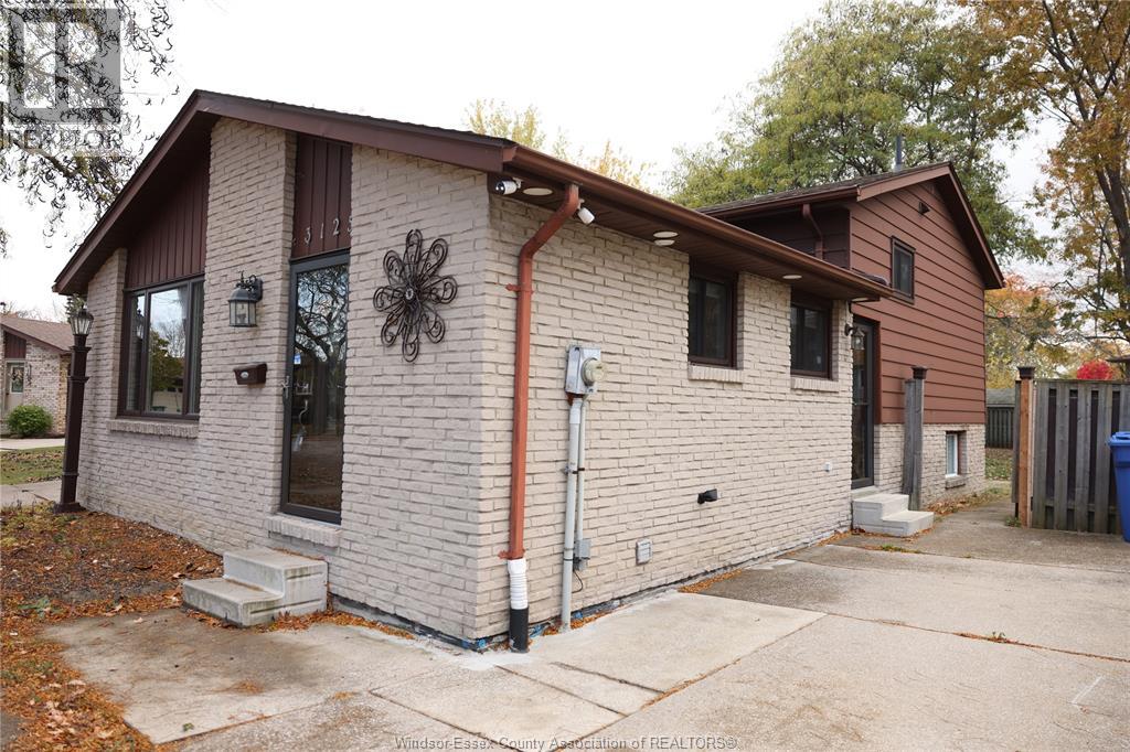 3125 Locust Court, Windsor, Ontario  N8R 2B1 - Photo 2 - 25027833