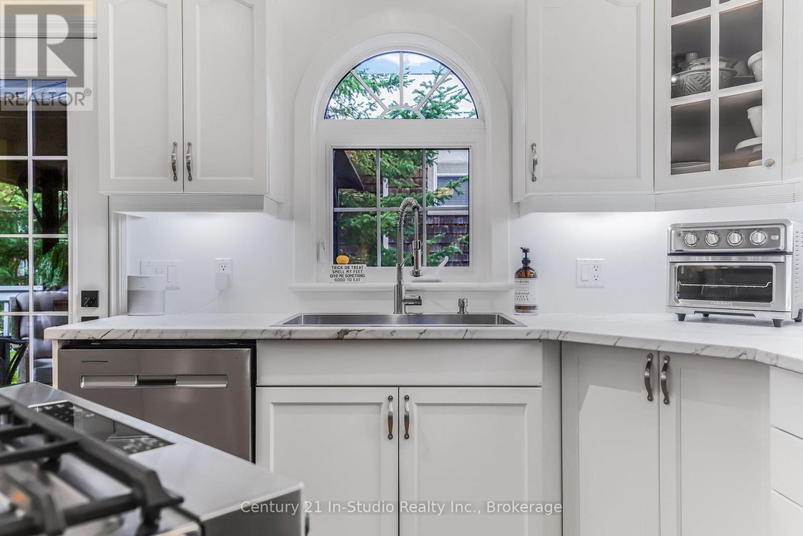 244 Summerhill Road, Saugeen Shores, Ontario  N0H 2L0 - Photo 29 - X12505252