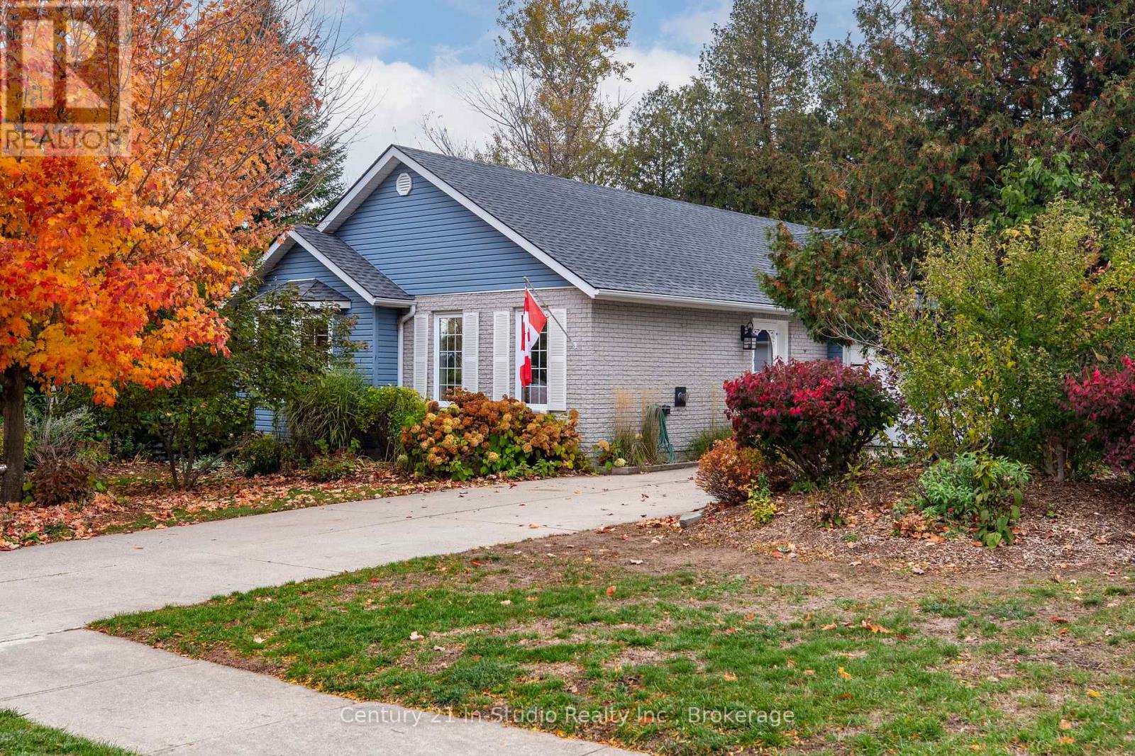 244 Summerhill Road, Saugeen Shores, Ontario  N0H 2L0 - Photo 4 - X12505252