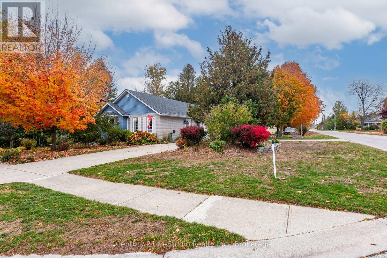 244 Summerhill Road, Saugeen Shores, Ontario  N0H 2L0 - Photo 5 - X12505252