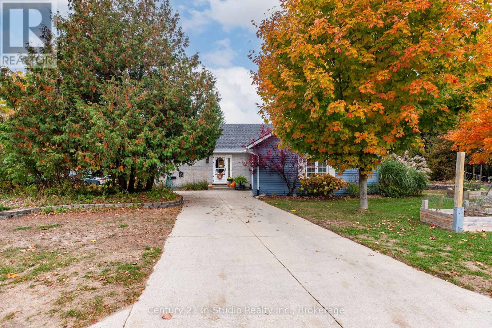 244 Summerhill Road, Saugeen Shores, Ontario  N0H 2L0 - Photo 6 - X12505252