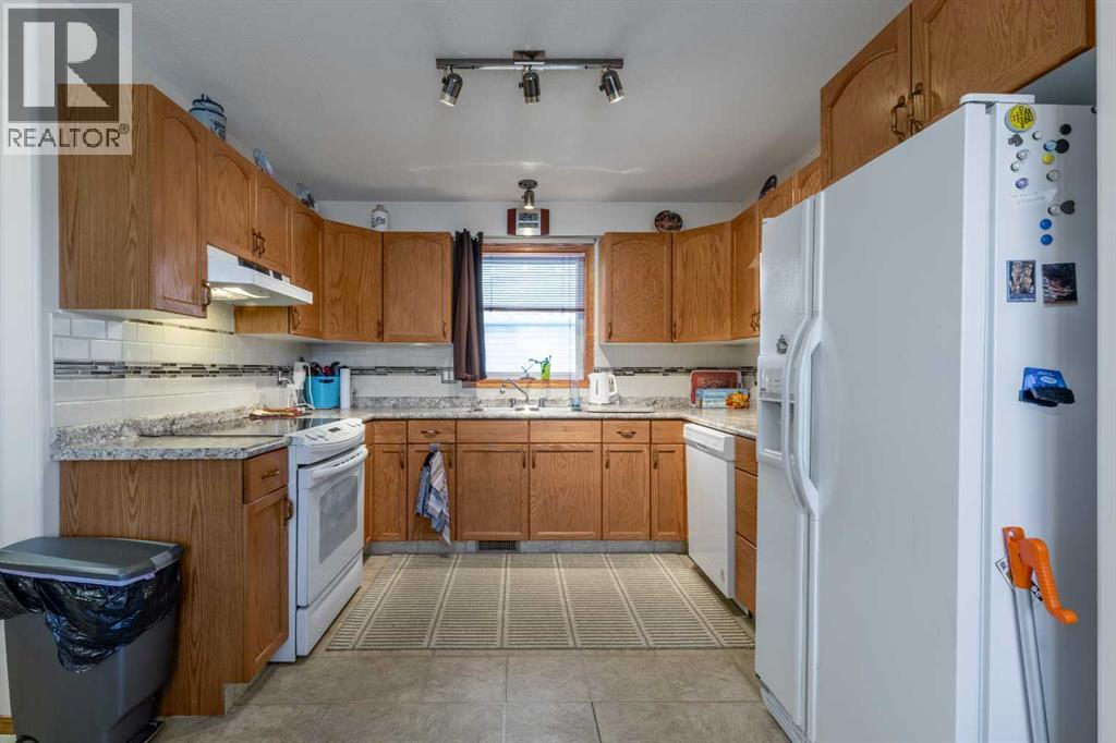 130 45 Avenue W, Claresholm, Alberta  T0L 0T0 - Photo 11 - A2267655