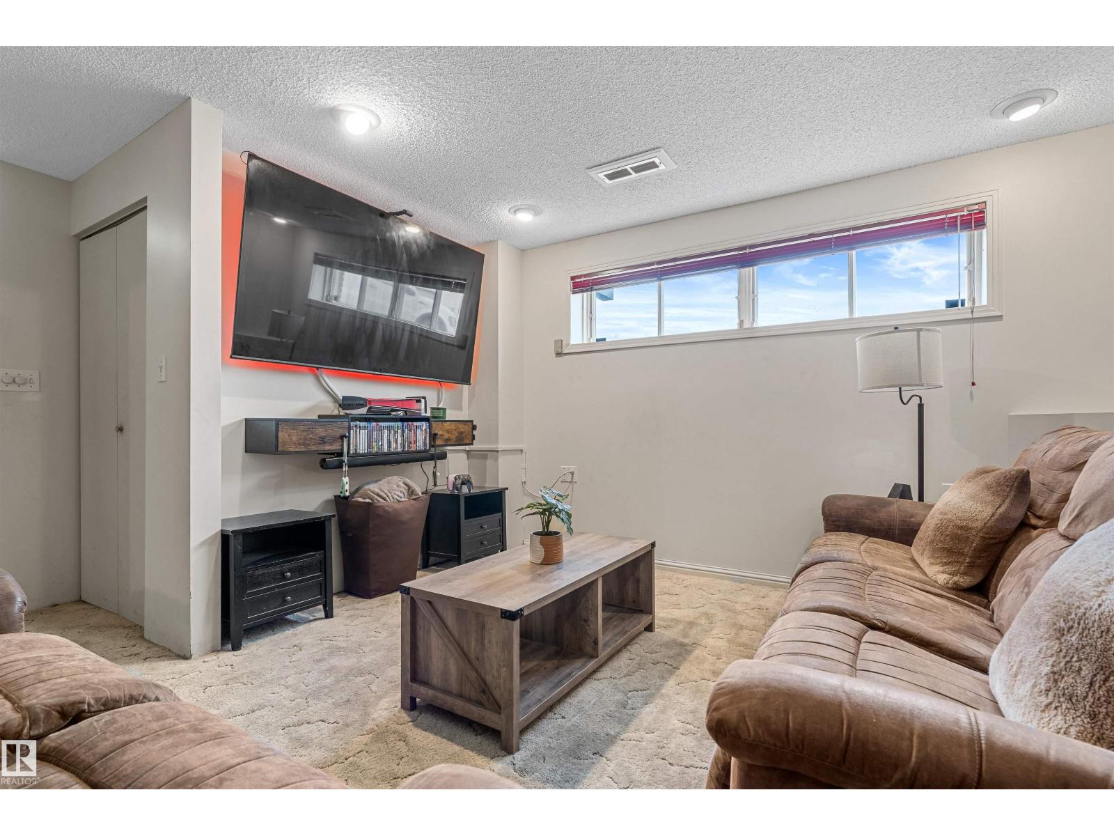 9807 165 Av Nw, Edmonton, Alberta  T5X 4Z1 - Photo 16 - E4464379