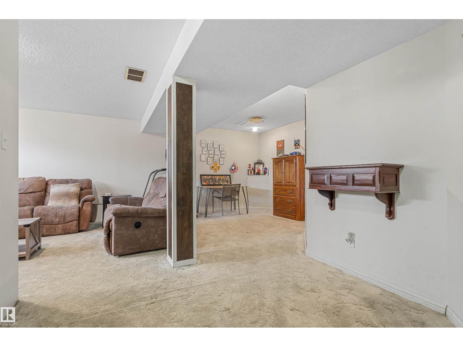 9807 165 Av Nw, Edmonton, Alberta  T5X 4Z1 - Photo 14 - E4464379