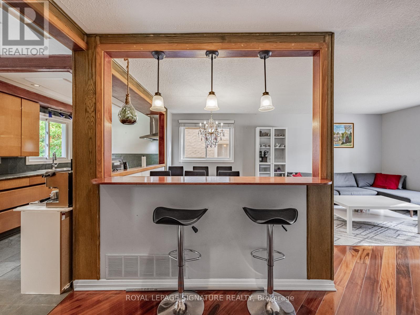 2606 Kinnerton Crescent, Mississauga, Ontario  L5K 2B2 - Photo 10 - W12505020