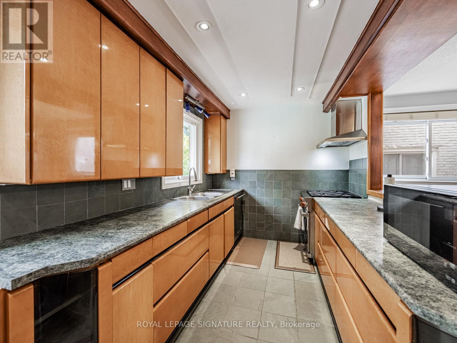 2606 Kinnerton Crescent, Mississauga, Ontario  L5K 2B2 - Photo 15 - W12505020