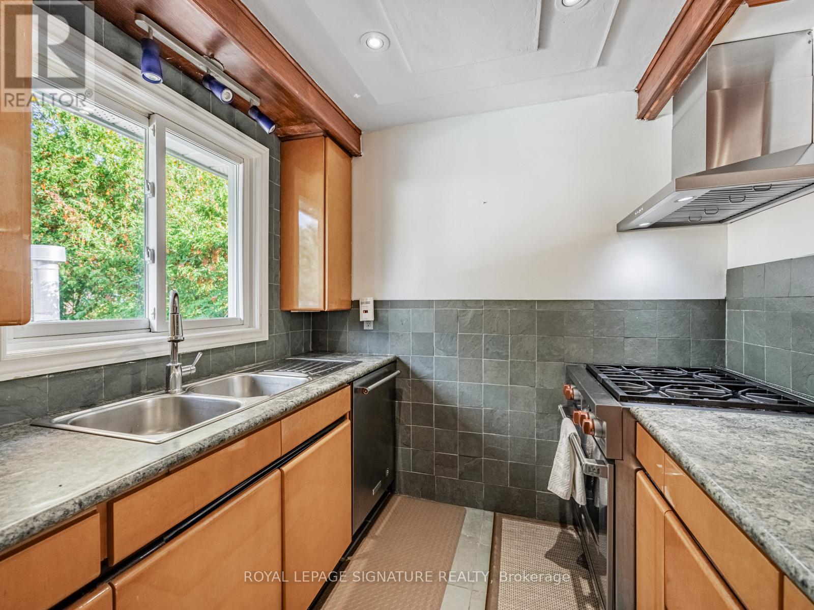 2606 Kinnerton Crescent, Mississauga, Ontario  L5K 2B2 - Photo 16 - W12505020