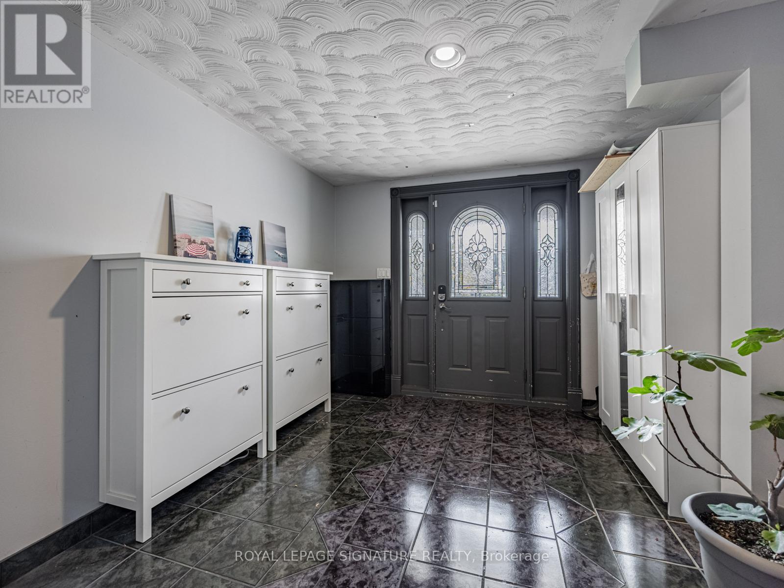 2606 Kinnerton Crescent, Mississauga, Ontario  L5K 2B2 - Photo 3 - W12505020