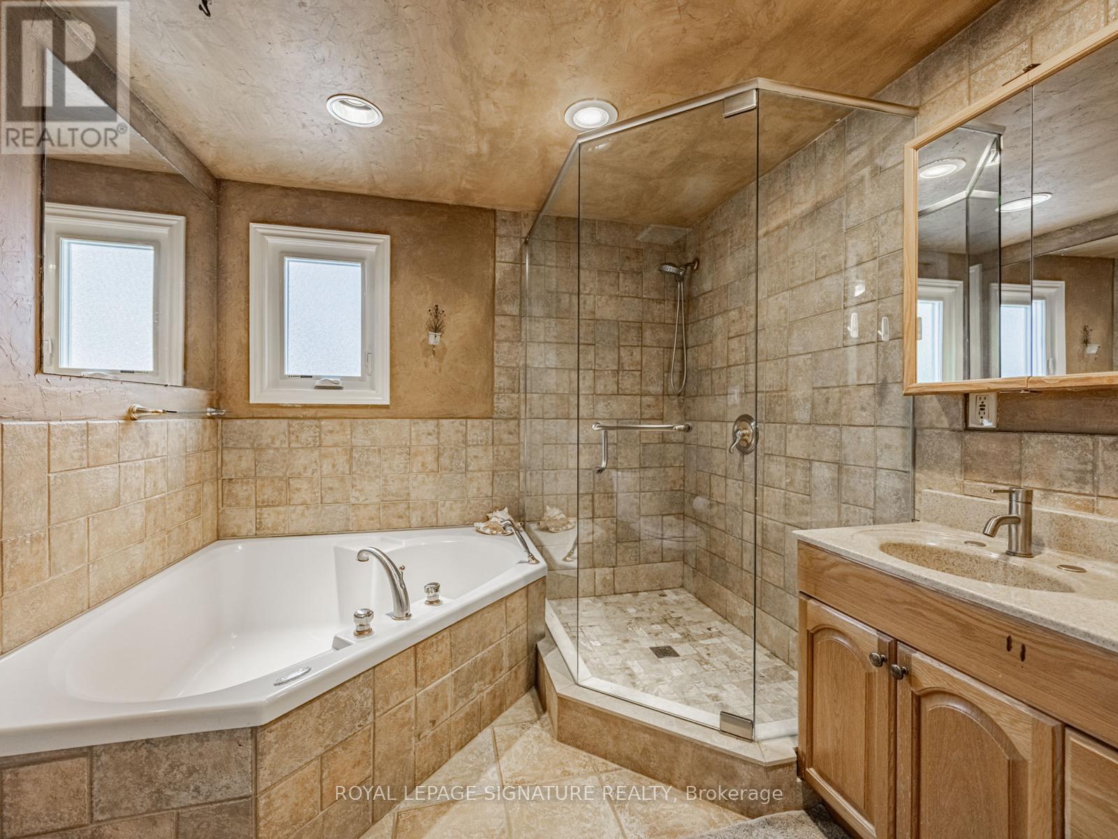 2606 Kinnerton Crescent, Mississauga, Ontario  L5K 2B2 - Photo 31 - W12505020