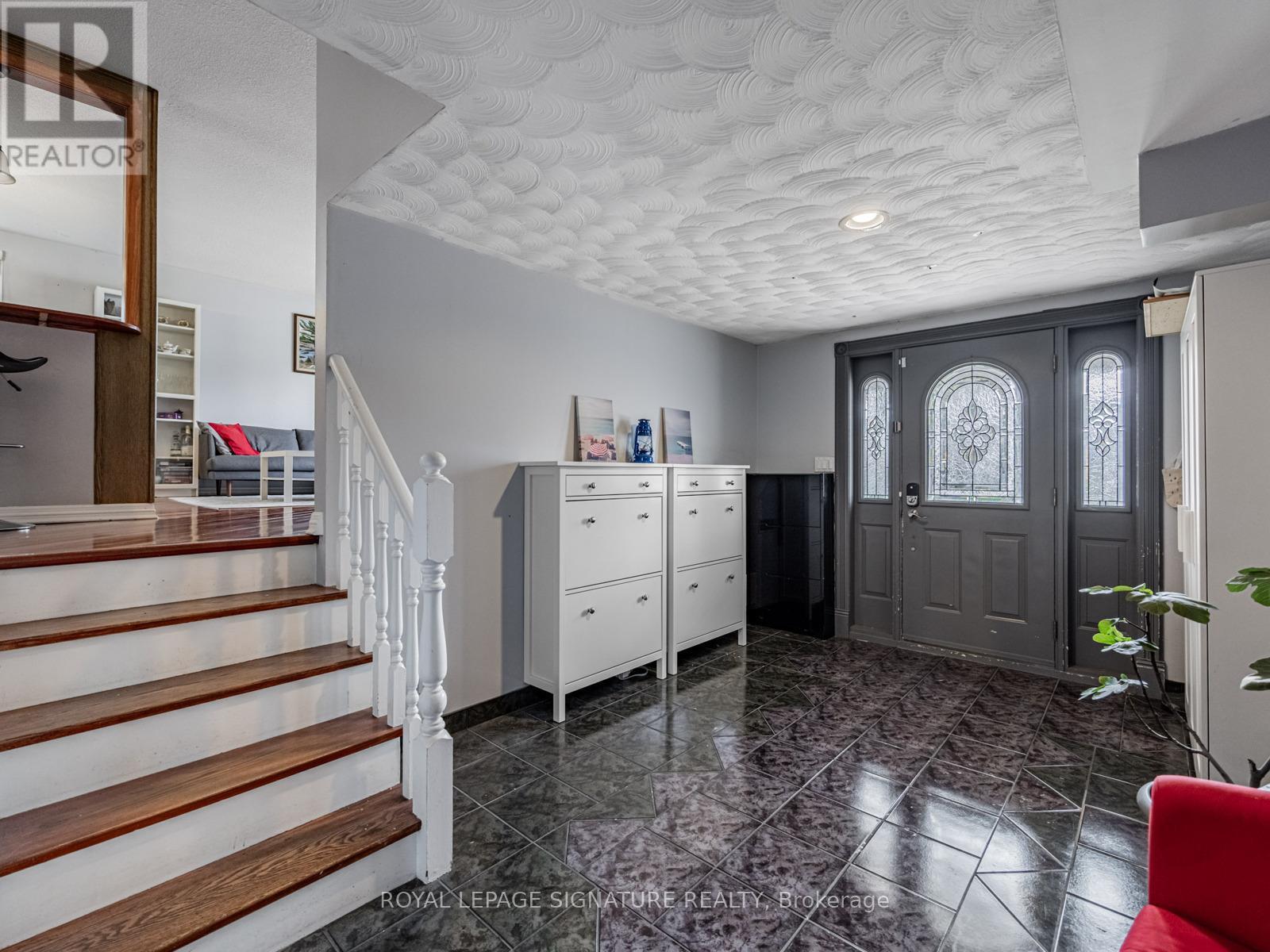 2606 Kinnerton Crescent, Mississauga, Ontario  L5K 2B2 - Photo 4 - W12505020